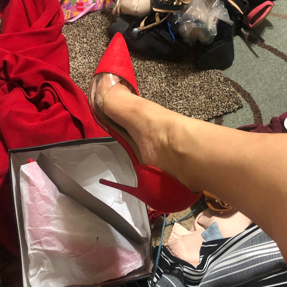 ‼️1 DAY SALE⚠️ BRAND NEW RED PUMPS